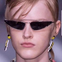 Logo personnalisé 2025 rétro hommes Punk oeil de chat lunettes de soleil UV400 métal Triangle lunettes de soleil pour femmes