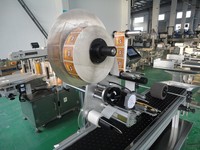 Machine d'étiquetage horizontale entièrement automatique de prix usine pour petit autocollant rond de rouge à lèvres pour l'emballage en bois de métal de papier de verre