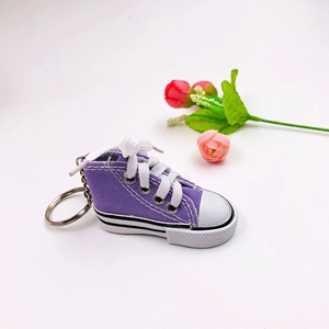 Llavero de zapatilla de lona en miniatura 3D, llavero de zapatilla deportiva pequeña de lona - Product Image 1