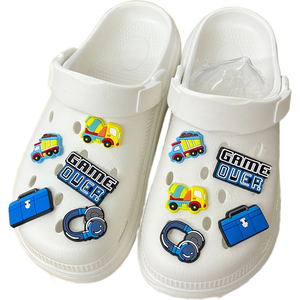 Breloques décoratives en PVC souple pour sabots Crocs, moulées par injection, série dessin animé, détachables, à trous décoratifs, très vendues - Product Image 2