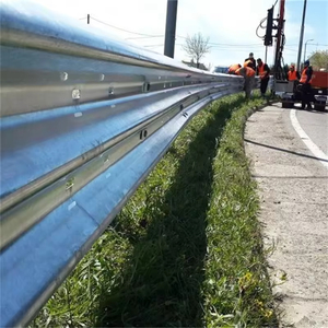 Barrière de sécurité routière en acier galvanisé à chaud de type W, avec revêtement réfléchissant de qualité diamant, indice d'impact H2, pour projets de sécurité routière, certifiée CE - Product Image 4