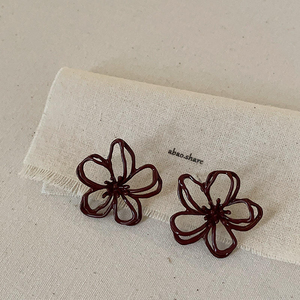 Customized Fashion <b>Sweet</b> Style Multi-color Alloy Oil Drop Hollow <b>Flower</b> Women's Earrings Suitable for Daily Wear on Vacation - Product Image 3