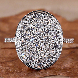 Anillo <span class=keywords><strong>de</strong></span> Compromiso <span class=keywords><strong>de</strong></span> Oro Sólido <span class=keywords><strong>de</strong></span> 14K/18K con Diamante Cultivado en Laboratorio con Certificación IGI CVD HPHT VVS y Racimo Twilight para Mujer - Product Image 1