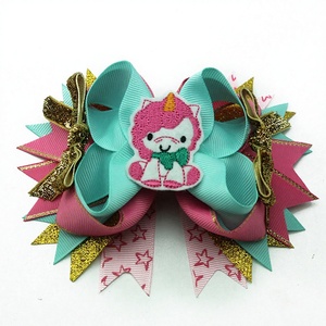 Fiocco per Capelli in Grosgrain Bianco da 5,5 Pollici, Fatto a Mano con Ricamo Arcobaleno, Accessorio per Capelli per Bambine - Product Image 1