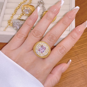 Nhà Máy Đồ Trang Sức Giá Brass Mạ Vàng Bling Vuông Cắt CZ Kim Cương Đồ Trang Sức Thời Trang Lớn Nhẫn Cho Phụ Nữ - Product Image 6