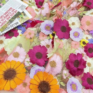 Tela bordada de flores de encaje 3D del proveedor de China dorada para malla Suiza encaje de tul francés para vestido de noche de boda Sexy MOQ 5 - Product Image 1