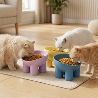 Gamelle surélevée colorée en plastique PP pour chat, avec support à trois pieds, inclinée, anti-déversement, pour eau, solide et portable pour petits animaux OEM Yanxu