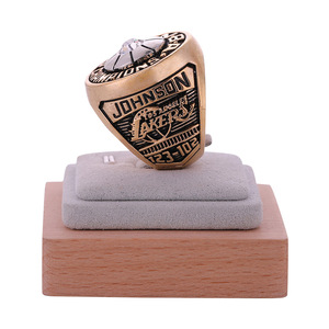 Anillo Unisex de Aleación con Incrustaciones de Piedras Preciosas, Chapado en Oro, Forma Geométrica, para Bodas, Compromisos, Aniversarios o Regalos para Fiestas - Product Image 5