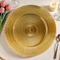 Chargeurs de plaques de verre de fête de mariage de luxe de 13 pouces décoration assiette de chargeur en verre de cristal avec motif à rayures dorées