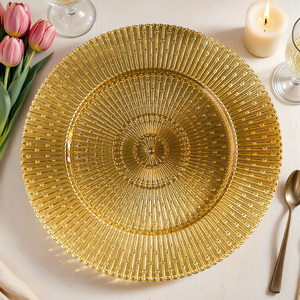 Caricabatterie in vetro per festa nuziale di lusso da 13 pollici con decorazione in cristallo con motivo a strisce dorate - Product Image 2