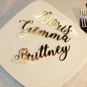 Cartes <span class=keywords><strong>de</strong></span> Place en Acrylique Doré Personnalisées avec Noms Gravés au Laser – Idéales pour Mariages et Réceptions - Product Image 2