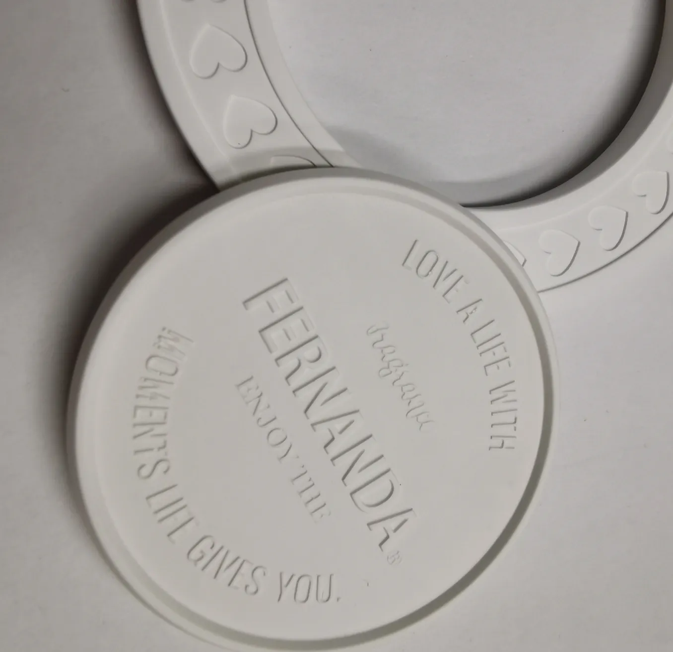 Disesuaikan Logo Timbul Parfum Keramik Berpori Paster Disc untuk Mobil