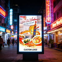 Affiches lumineuses LED personnalisées pour les vitrines des magasins de détail avec des écrans publicitaires à haute luminosité