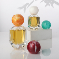 Botol Parfum Kaca Transparan Bentuk Polihedron Mewah 30ml 50ml Dengan Tutup Bola Berwarna Desain Botol Parfum Unik