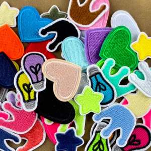 Patch brodé thermocollant en polyester à thème dessin animé, motifs <span class=keywords><strong>bateau</strong></span>, visage souriant, canard, abeille, pour chapeaux, couleur personnalisée - Product Image 1