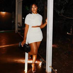 VOIKERDR Conjunto de 2 piezas para mujer, top corto con cuello simulado, minifalda ajustada de cintura alta, sin mangas, para fiesta - Product Image 4