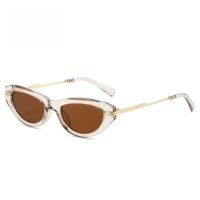 Lunettes de soleil rectangulaires rétro œil de chat légères en gros, monture noire en PC, branches en métal doré, protection UV400, style tendance unisexe