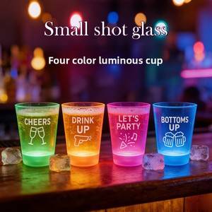 <span class=keywords><strong>Verre</strong></span> à shot lumineux LED 2oz, petite tasse à liqueur pour fêtes et occasions spéciales, logo personnalisable, nouveauté créative, vaisselle à <span class=keywords><strong>vin</strong></span> portable - Product Image 2