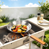 Wajan Panggang BBQ Bulat Stainless Steel Berlubang Kapasitas Besar DaS dengan Gagang Kayu Lipat untuk Ikan, Sayuran, Barbekyu Luar Ruangan