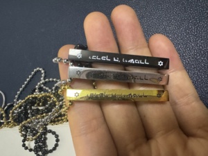 <span class=keywords><strong>Collana</strong></span> <span class=keywords><strong>con</strong></span> Barra Rettangolare in Acciaio Inossidabile 4D Spessa Multilaterale Personalizzata <span class=keywords><strong>con</strong></span> Testo Ebraico di Yiwu Aceon - Product Image 5