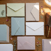 Enveloppes en papier coton vintage faites à la main, avec bordure naturelle, pour cartes d'invitation de mariage et cadeaux (vente en gros)