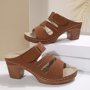 Sandales à talons épais et creux de style européen et américain, nouvelle collection d'été, grandes tailles, sandales romaines pour femmes - Product Image 6