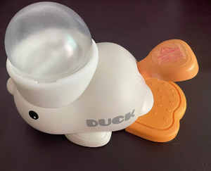 Köpekler kediler için taşınabilir otomatik gıda dağıtıcı ördekler interaktif Pet oyuncak seyahat kullanımı için şişe şeklinde dayanıklı plastikten yapılmış - Product Image 2