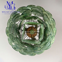 Grand lustre vintage médiéval français, suspension en verre en forme de disque tourbillonnant vert empilé pour villa, hall et grands espaces