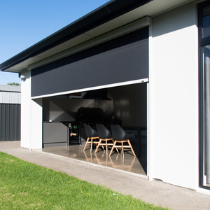 KAKADU Stores d'extérieur à rouleau motorisés imperméables Stores en tissu à glissière pour fenêtres et patios - Product Image 3