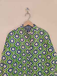 Veste matelassée florale verte et bleue pour femmes, veste en coton Kantha faite à la main, imprimé en bloc, style bohème, manteau d'hiver vintage, veste indienne - Product Image 2