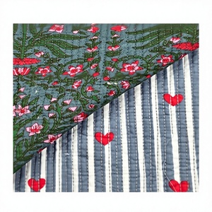 Tissu en coton matelassé réversible en tricot peigné, motif floral vert rose, écologique, respirant, léger, haute qualité pour filles - Product Image 1