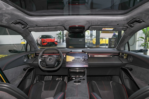 Auto Eléctrico Usado Lotus Eletre S+ R+ 2025, SUV, 600 KM de Autonomía, 5 Puertas, 5 Plazas, Alta Velocidad, 4x4, Auto Eléctrico de Lujo - Product Image 3