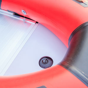 Barco inflable apto para mascotas de alta calidad, suelo antideslizante y puntos de fijación de correa para perros - Product Image 3