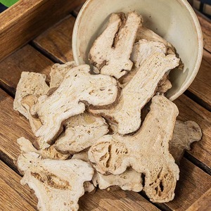 OEM <span class=keywords><strong>Baizhu</strong></span> 초본 추출물 분말 건강 보충 원료 건조 가공을위한 Attractylodes 뿌리 - Product Image 3