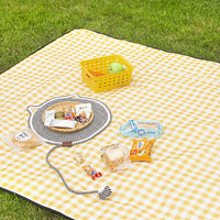 Tapis de pique-nique carré léger et imperméable toutes saisons en polyester, couverture de camping pliable épaisse et grande, facile à transporter