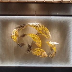 Lustre en forme de poisson, LED doré à six têtes, éclairage commercial pour restaurants, hôtels, halls, décoration artistique - Product Image 1