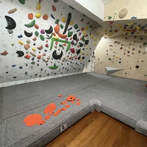 Parco Trampolini con Sistema di Sicurezza Automatico, Parete Artificiale per Arrampicata, Tappetino Imbottito Impermeabile e Leggero per Interni ed Esterni - Product Image 3