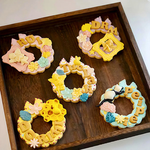 Emporte-pièces réutilisables <span class=keywords><strong>en</strong></span> forme <span class=keywords><strong>de</strong></span> <span class=keywords><strong>couronne</strong></span> festive pour la pâtisserie, fabriqués <span class=keywords><strong>en</strong></span> matériaux durables pour <span class=keywords><strong>de</strong></span> nombreuses saisons <span class=keywords><strong>de</strong></span> plaisir <span class=keywords><strong>de</strong></span> Noël - Product Image 6