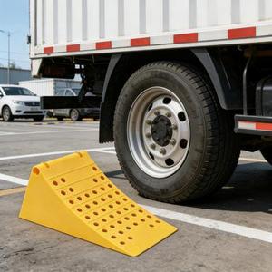 Cales de roue en plastique légères de haute qualité, antidérapantes, haute durabilité pour la sécurité des remorques et des camions - Product Image 2