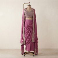 Atasan Crop Top Bordir Mewah Warna Pink Mauve untuk Wanita dengan Rok Draped dan Set Jaket Cape Panjang, Pakaian Pesta Indo-Western India