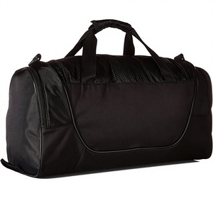 Sac de sport personnalisé, sac de voyage, sac de sport avec poche avant, poignées en sangle résistante et bandoulière réglable - Product Image 1