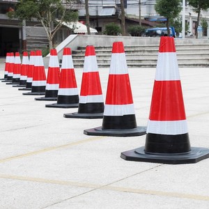 Cono de Tráfico de Goma de 50 cm, Cono de Advertencia Reflectante para Seguridad Vial, Montaje en Suelo, Estándar IP65 - Product Image 3