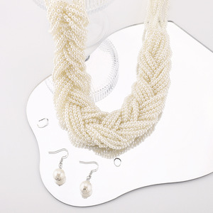 Offre Spéciale 2026 – Parure <span class=keywords><strong>de</strong></span> Bijoux Multi-brins en Perles Blanches Brillantes, <span class=keywords><strong>Collier</strong></span> et Boucles d'Oreilles pour <span class=keywords><strong>Femme</strong></span>, Idéale pour Mariage, Fête et Cérémonies Formelles - Product Image 3