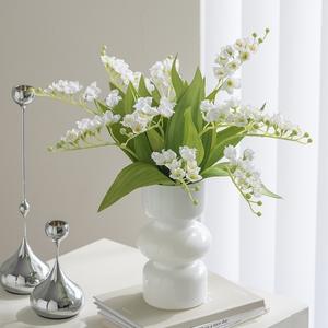 Fleur artificielle de muguet élancée pour décoration douce de café, <span class=keywords><strong>comptoir</strong></span> de bar, style INS, décoration fraîche - Product Image 1