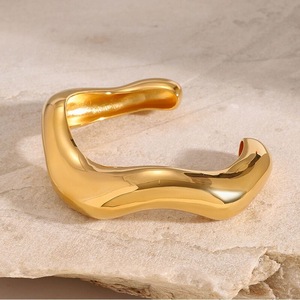 <span class=keywords><strong>Bracelet</strong></span> large classique en acier inoxydable plaqué or pour <span class=keywords><strong>femme</strong></span>, bijoux de luxe anti-ternissement, idéal pour un cadeau de Saint-Valentin - Product Image 5