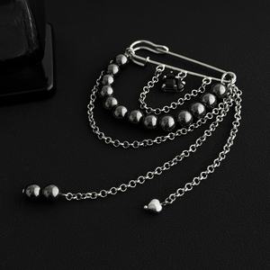 Broche tendance en forme de cœur noir à perles avec chaîne et pompon pour femmes, breloques, accessoires de fête, épingles de mariage, bijoux de mode, cadeaux - Product Image 3