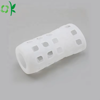 Housse de bouteille en silicone OKSILICONE, résistante à la chaleur, antidérapante, disponible en plusieurs couleurs, pour bouteille.