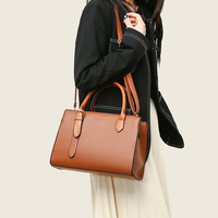 Sacs fourre-tout pour femmes en cuir PU imperméable de luxe, design simple et haut de gamme, fermeture éclair, vente en gros à bas prix