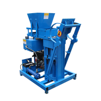 Petite machine à blocs de terre emboîtables