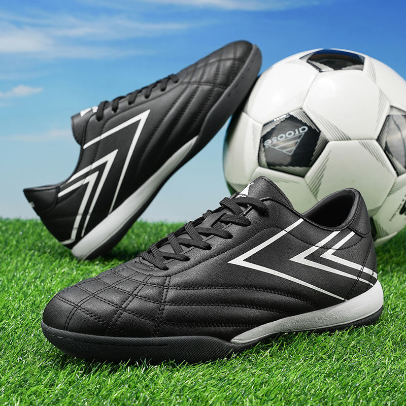 SAIFEINU sepatu sepak bola pria, sneaker hitam keren sol karet anti slip  cleat futsal untuk rumput